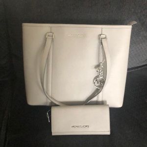 New never used Michael Kors handbag and wallet.